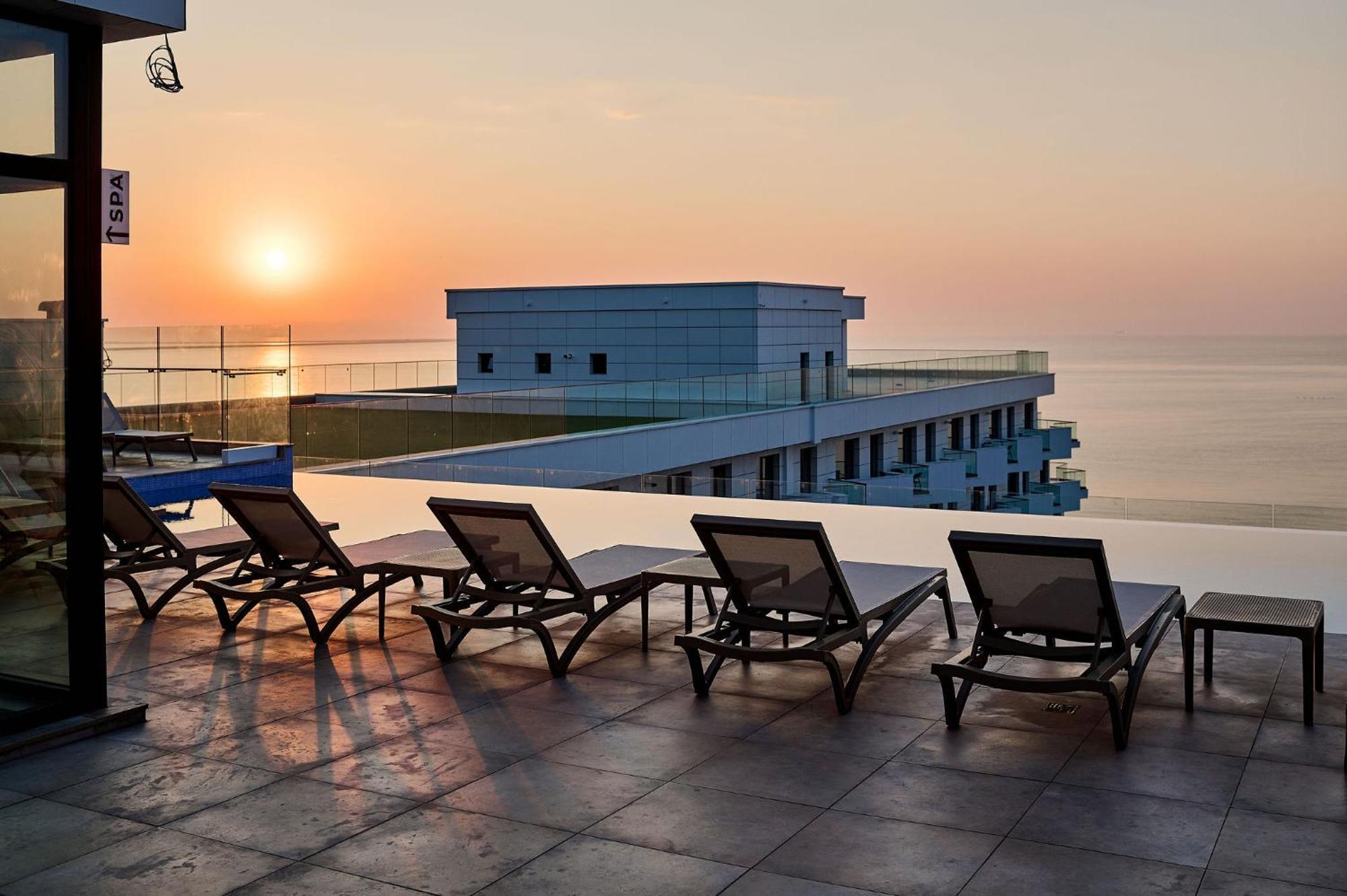Seaview Luxury Studio In Infinity Beach Resort 마마이아 외부 사진